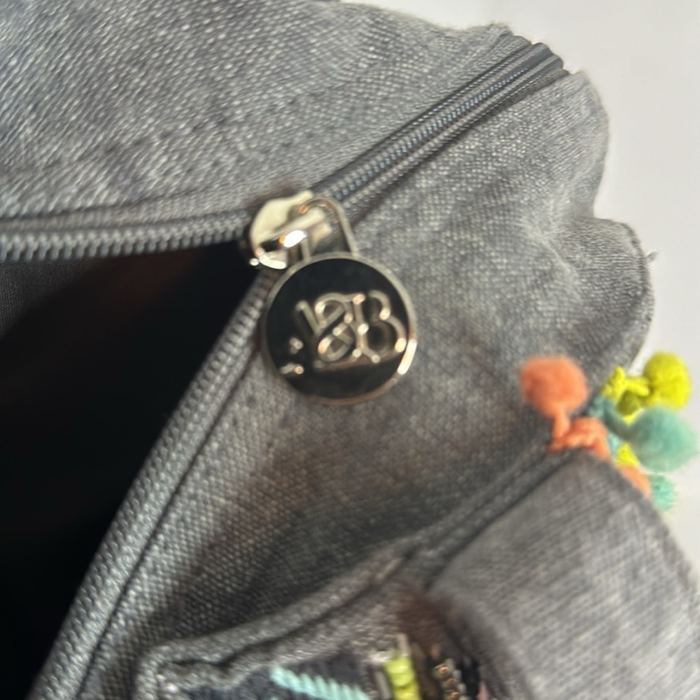 America & Beyond Gray Embroidered Overnight Bag TOT5513B - Picture 9 of 14